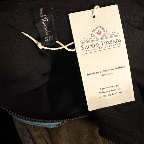 S/M. NWT. Colorful Embroidered Women's Jacket. BL/GR. - Picture 3 of 5